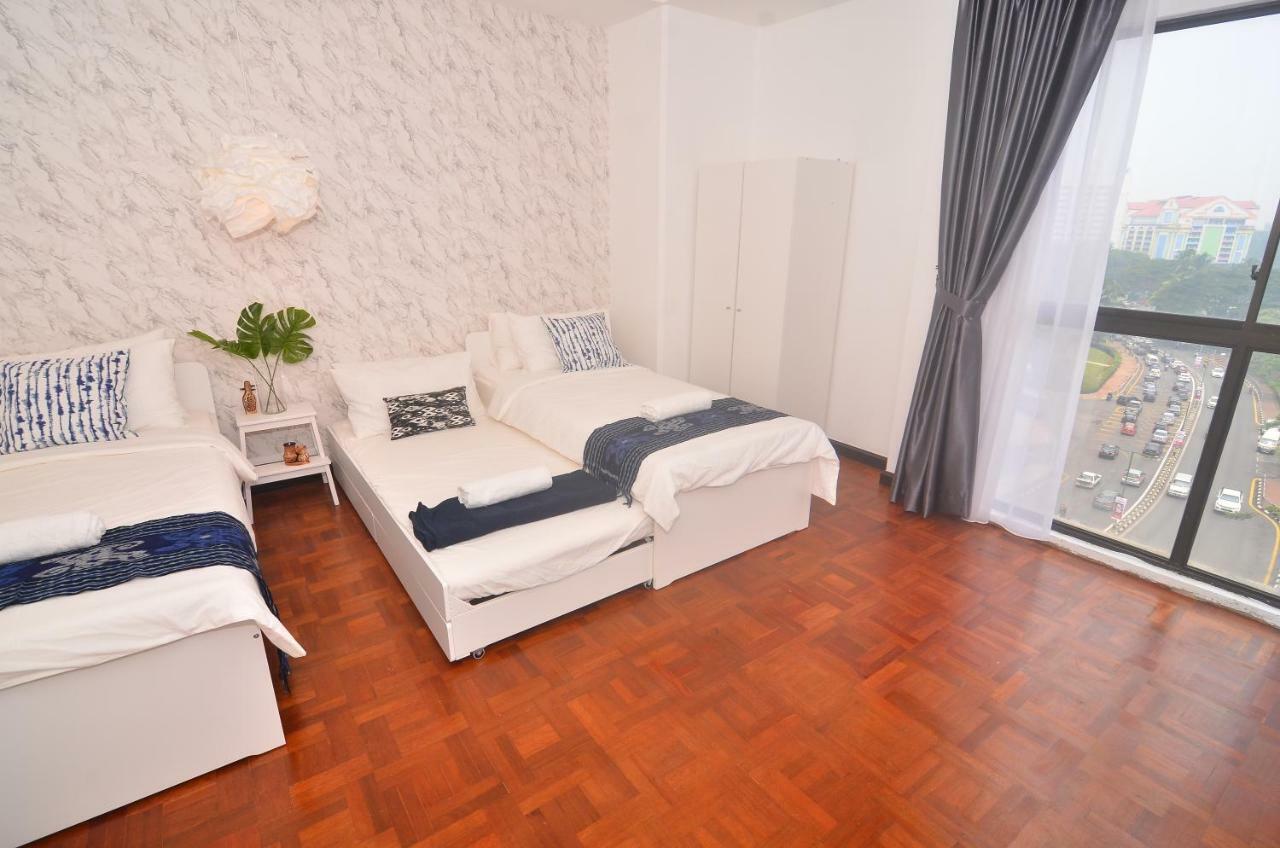 New Riverbank Suites - Waterfront Kuching City 외부 사진