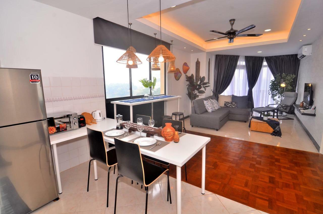 New Riverbank Suites - Waterfront Kuching City 외부 사진